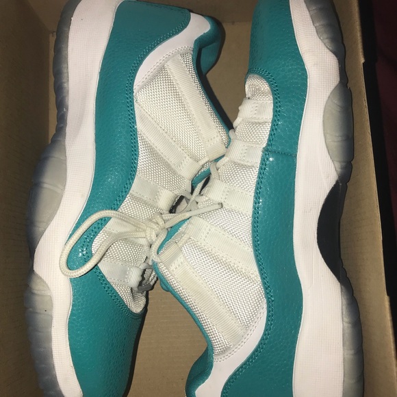 Jordan 11s aqua/green - Picture 2 of 3